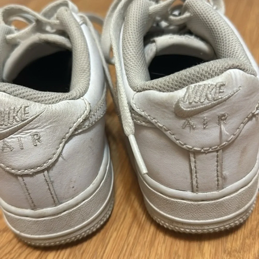 Nike Air‎ Force One tennis shoes size youth five